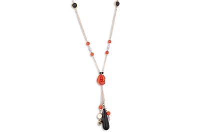 Lot 248 - A 18CT GOLD, CORAL AND ONYX NECKLACE, carved...