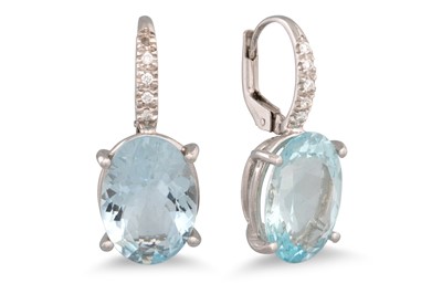 Lot 290 - A PAIR OF DIAMOND AND AQUAMARINE EARRINGS, the...