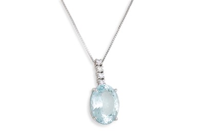 Lot 291 - A DIAMOND AND AQUAMARINE PENDANT, the oval...