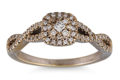 Lot 56 - A DIAMOND CLUSTER RING, to diamond shoulders,...