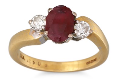 Lot 86 - A THREE STONE DIAMOND AND RUBY RING, of twist...