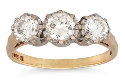 Lot 212 - A THREE STONE DIAMOND RING, the brilliant cut...