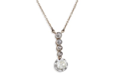 Lot 276 - AN ANTIQUE DIAMOND PENDANT AND CHAIN, set with...