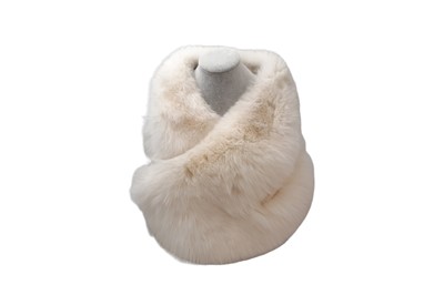 Lot 408 - A CLASSIC WHITE ARCTIC FOX FUR STOLE