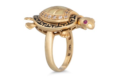 Lot 133 - AN ENAMEL SET NOVELTY TORTOISE RING, in 14ct...