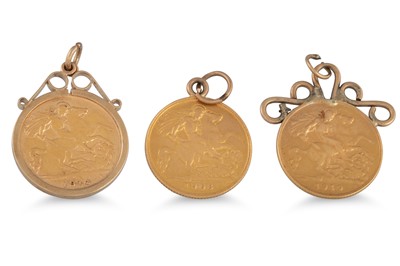 Lot 172 - THREE HALF SOVEREIGNS, pendant mounts, 14.2 g.