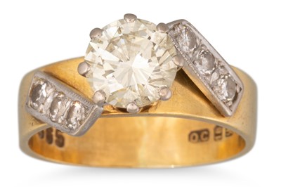 Lot 56 - A DIAMOND SOLITAIRE RING, the round brilliant...