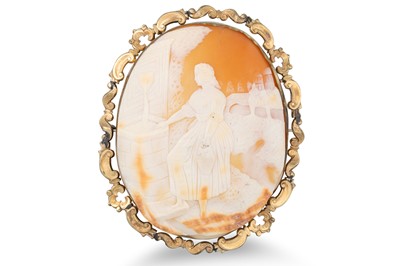 Lot 72 - AN ANTIQUE SHELL CAMEO BROOCH, of large...