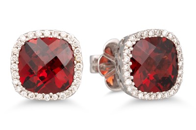 Lot 73 - A PAIR OF DIAMOND AND GARNET CLUSTER EARRINGS,...