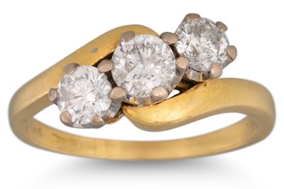 Lot 81 - A DIAMOND THREE STONE RING, the three diamonds...