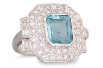 Lot 296 - AN AQUAMARINE AND DIAMOND CLUSTER RING, the...