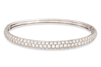 Lot 219 - A DIAMOND SET BANGLE, the brilliant cut...