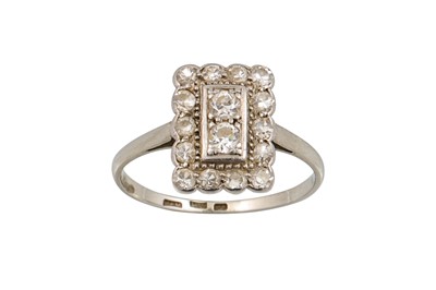 Lot 73 - AN ANTIQUE DIAMOND CLUSTER RING, of oblong...