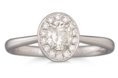 Lot 260 - A DIAMOND CLUSTER RING, the oval diamond to a...