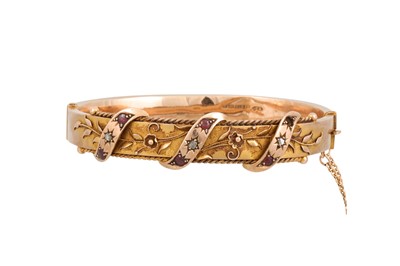 Lot 75 - AN ANTIQUE DIAMOND AND RUBY SET HINGED BANGLE,...