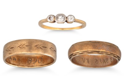 Lot 194 - A VINTAGE DIAMOND THREE STONE RING, together...