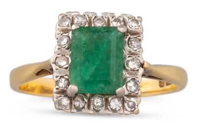 Lot 204 - AN EMERALD AND DIAMOND CLUSTER RING, mounted...