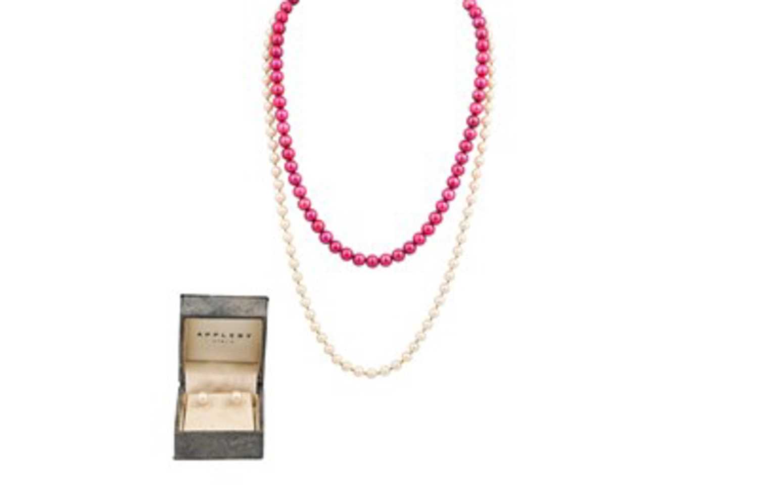 Lot 253 - A CULTURED PEARL NECKLACE, with gold clasp,...