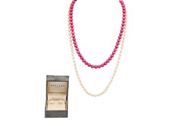 Lot 194 - A CULTURED PEARL NECKLACE, with gold clasp,...