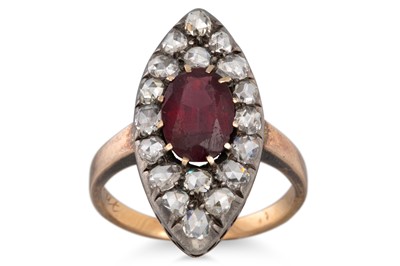 Lot 322 - AN ANTIQUE GARNET AND ROSE DIAMOND CLUSTER...