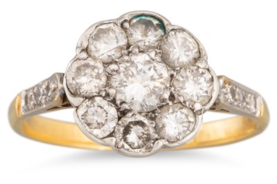 Lot 138 - AN ANTIQUE DIAMOND DAISY CLUSTER RING, mounted...