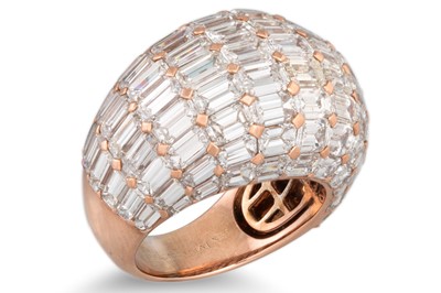 Lot 260 - A DIAMOND SET CLUSTER RING, bombé style, set...