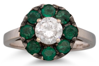 Lot 315 - A DIAMOND AND EMERALD RING, the centre diamond...