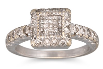 Lot 187 - A DIAMOND CLUSTER RING, mounted in 14ct gold,...