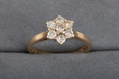 Lot 69 - A DIAMOND CLUSTER RING, in 9ct gold. Estimated:...