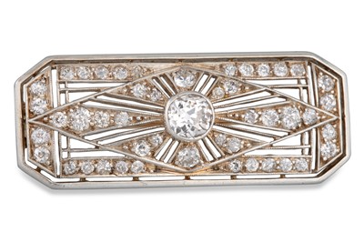 Lot 360 - AN ART DECO STYLE DIAMOND PLAQUE BROOCH, of...