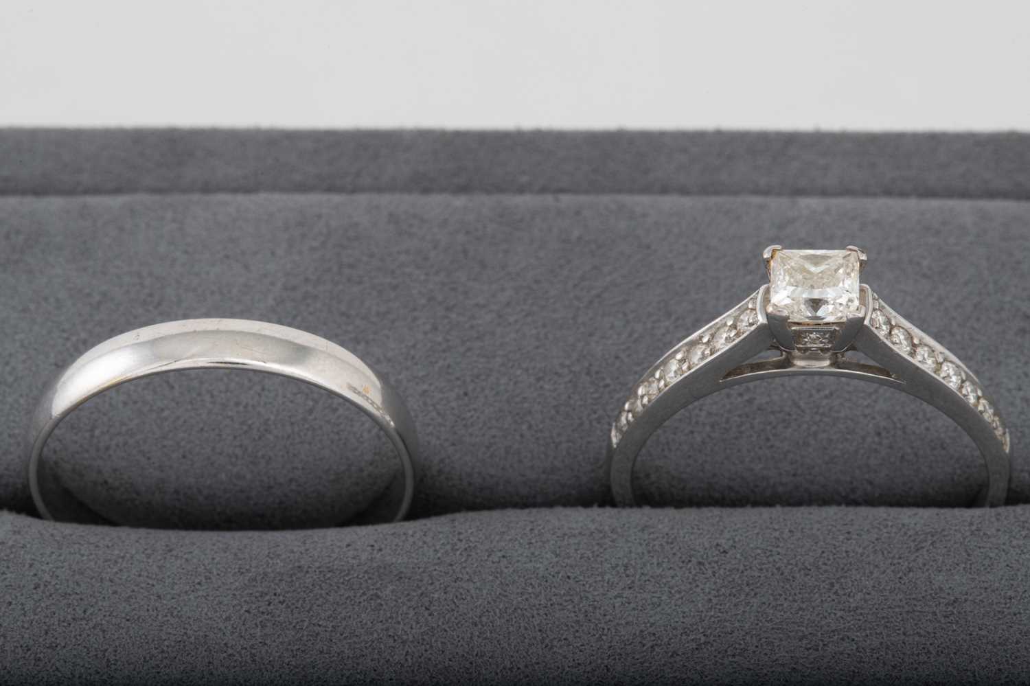 Lot 81 - A PRINCESS CUT DIAMOND SOLITAIRE RING, mounted...