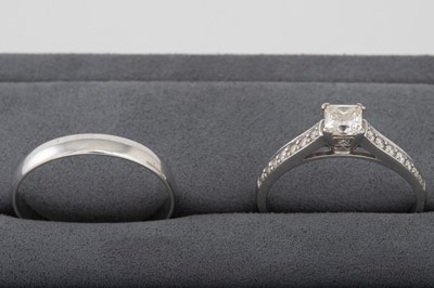 Lot 134 - A PRINCESS CUT DIAMOND SOLITAIRE RING, mounted...