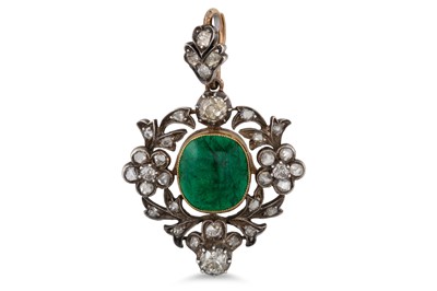 Lot 310 - AN ANTIQUE CABOCHON EMERALD AND DIAMOND...