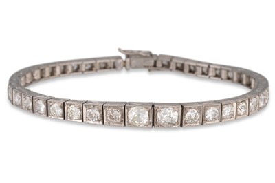 Lot 311 - AN EARLY 20TH CENTURY DIAMOND LINE BRACELET,...