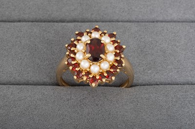 Lot 87 - A PEARL AND GARNET CLUSTER RING, mounted in...