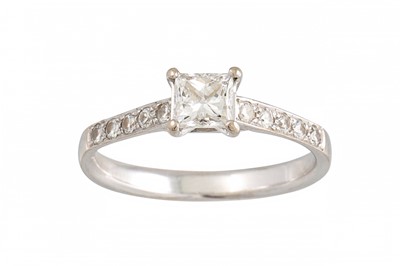 Lot 85 - A DIAMOND SOLITAIRE RING, the princess cut...