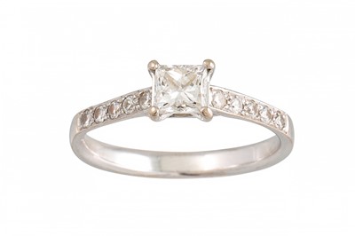 Lot 95 - A DIAMOND SOLITAIRE RING, the princess cut...