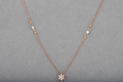 Lot 48 - A DIAMOND CLUSTER NECKLACE, comprising a...