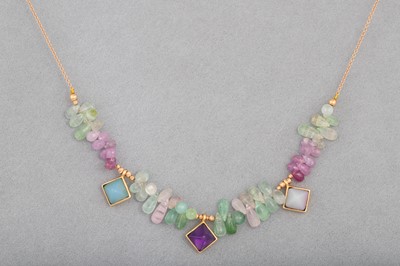 Lot 50 - A TOURMALINE AND CHALCEDONY NECKLACE, on an...