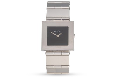 Lot 378 - A MID SIZE 'GUCCI' STAINLESS STEEL WRISTWATCH,...