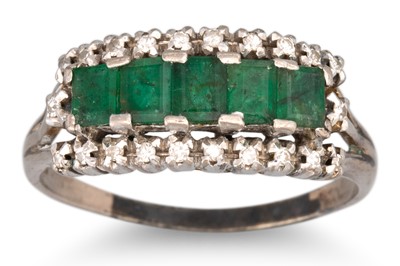 Lot 306 - AN EMERALD AND DIAMOND RING, five rectangular...