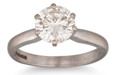 Lot 339 - A DIAMOND SOLITAIRE RING, the brilliant cut...