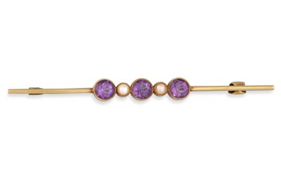 Lot 177 - AN ANTIQUE AMETHYST AND SEED PEARL BAR BROOCH,...