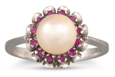 Lot 65 - A RUBY AND PEARL CLUSTER RING, mounted in 18ct...