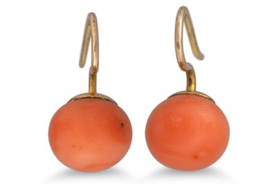 Lot 70 - A PAIR OF ANTIQUE CORAL EARRINGS, gold hooks