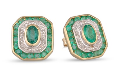 Lot 80 - A PAIR OF DIAMOND AND EMERALD CLUSTER EARRINGS,...