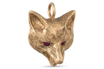 Lot 108 - A GOLD PENDANT, modelled as a fox's head, 14.5 g.