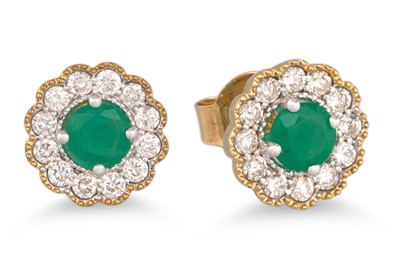 Lot 113 - A PAIR OF DIAMOND AND EMERALD CLUSTER EARRINGS,...