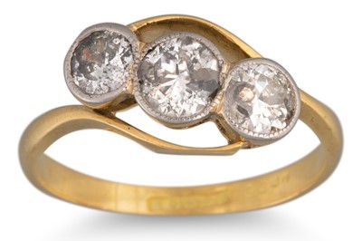 Lot 117 - A THREE STONE DIAMOND RING, of cross over...