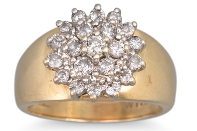 Lot 73 - A DIAMOND CLUSTER RING, mounted in 10ct yellow...